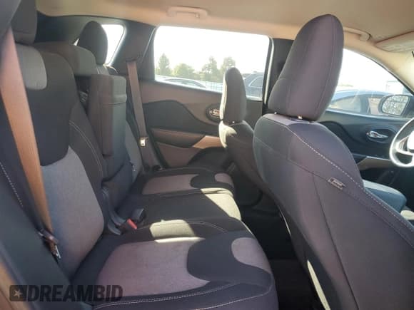 ✅ 2018 Jeep Cherokee Latitude Tech Connect • VIN: 1C4PJLCB9JD557283 • Lot: 90142015. Wystawiony na Copart z przebiegiem 57 891 mil. Bezpłatny archiwum sprzedaży aukcyjnych z USA i szczegółowy raport historii pojazdu na DreamBid. Zdjęcie 11.