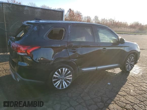✅ 2020 Mitsubishi Outlander ES • VIN: JA4AD2A38LZ034470 • Lot: 89888685. Listed on Copart with 56,174 mi. Free auction sales archive from the USA and detailed vehicle history report at DreamBid. Image 3.