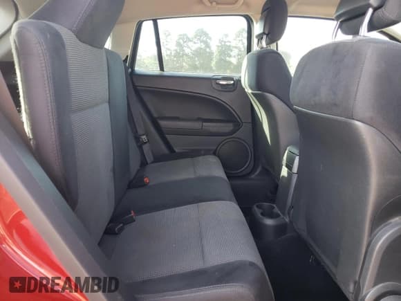 ✅ 2010 Dodge Caliber Mainstreet • VIN: 1B3CB3HAXAD568421 • Лот: 82688725. Опубликован ранее на Copart с пробегом 158 953 миль. Бесплатный доступ к архиву аукционных продаж из США и подробный отчёт об истории автомобиля на DreamBid. Изображение 11.