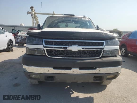 ✅ 2006 Chevrolet Silverado 2500HD LT3 • VIN: 1GCHK23G36F230834 • Lot: 75345404. Wystawiony na Copart z przebiegiem 199 800 mil. Bezpłatny archiwum sprzedaży aukcyjnych z USA i szczegółowy raport historii pojazdu na DreamBid. Zdjęcie 5.