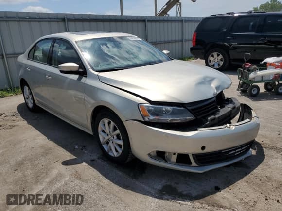 ✅ 2011 Volkswagen Jetta SE • VIN: 3VWDX7AJ5BM395660 • Lot: 64229675. Listed on Copart with 123,644 mi. Free auction sales archive from the USA and detailed vehicle history report at DreamBid. Image 4.