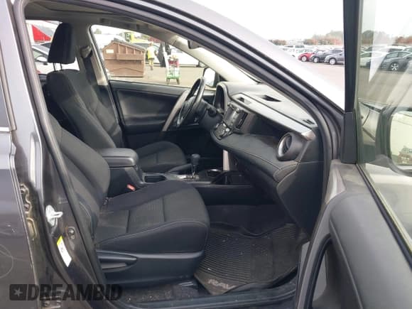 ✅ 2018 Toyota RAV4 XLE • VIN: JTMRFREV2JJ231749 • Лот: 43599708. Опубликован ранее на IAAI с пробегом 103 224 миль. Бесплатный доступ к архиву аукционных продаж из США и подробный отчёт об истории автомобиля на DreamBid. Изображение 5.