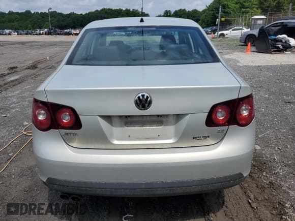 ✅ 2010 Volkswagen Jetta Limited Edition • VIN: 3VWRZ7AJ2AM158879 • Lot: 61483065. Wystawiony na Copart z przebiegiem 146 206 mil. Bezpłatny archiwum sprzedaży aukcyjnych z USA i szczegółowy raport historii pojazdu na DreamBid. Zdjęcie 6.