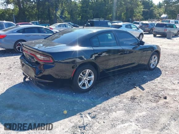 ✅ 2020 Dodge Charger SXT • VIN: 2C3CDXBG5LH211428 • Lot: 43094942. Wystawiony na IAAI z przebiegiem 105 934 mil. Bezpłatny archiwum sprzedaży aukcyjnych z USA i szczegółowy raport historii pojazdu na DreamBid. Zdjęcie 4.