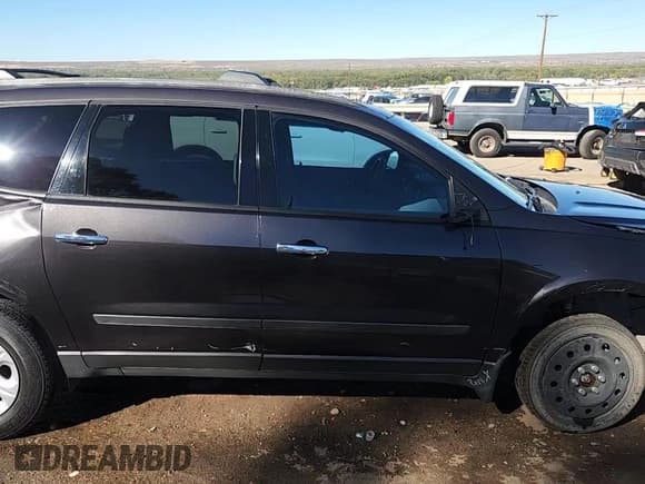 ✅ 2017 Chevrolet Traverse LS • VIN: 1GNKVFED5HJ144133 • Lot: 86885355. Wystawiony na Copart z przebiegiem 91 453 mil. Bezpłatny archiwum sprzedaży aukcyjnych z USA i szczegółowy raport historii pojazdu na DreamBid. Zdjęcie 14.