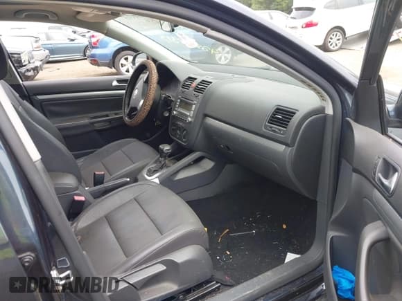 ✅ 2009 Volkswagen Jetta SE • VIN: 3VWRZ71KX9M038848 • Lot: 42849315. Listed on IAAI with 192,921 mi. Free auction sales archive from the USA and detailed vehicle history report at DreamBid. Image 5.