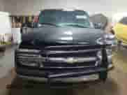 2001 Chevrolet Suburban LT z VIN 1GNEC16T71J275694, wystawiony jako Copart lot #78269254 z przebiegiem 141 219 mil mil oraz Szkoda całkowita • Salvage title. Historia ofert i sprzedaży dostępna na DreamBid. Obrazek 5.