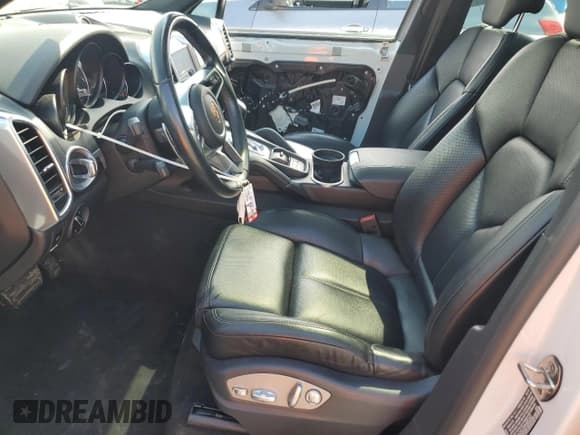 ✅ 2017 Porsche Cayenne • VIN: WP1AA2A23HKA80342 • Lot: 60908035. Listed on Copart with 61,583 mi. Free auction sales archive from the USA and detailed vehicle history report at DreamBid. Image 7.