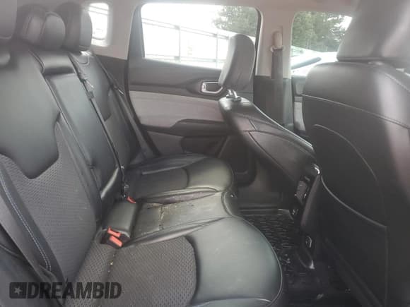 ✅ 2022 Jeep Compass Latitude • VIN: 3C4NJCBB9NT138875 • Lot: 83774745. Wystawiony na Copart z przebiegiem 76 749 mil. Bezpłatny archiwum sprzedaży aukcyjnych z USA i szczegółowy raport historii pojazdu na DreamBid. Zdjęcie 11.