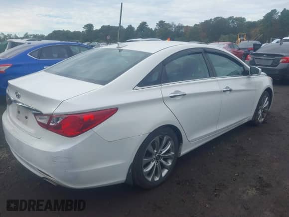 2013 Hyundai Sonata SE z VIN 5NPEC4ACXDH802979, wystawiony jako IAAI lot #43427784 z przebiegiem 106 031 mil mil oraz . Historia ofert i sprzedaży dostępna na DreamBid. Obrazek 4.