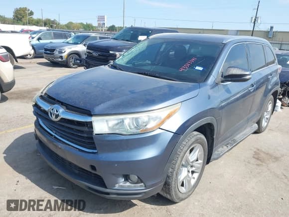 ✅ 2014 Toyota Highlander Limited • VIN: 5TDYKRFH1ES019224 • Lot: 43513341. Wystawiony na IAAI z przebiegiem 300 461 mil. Bezpłatny archiwum sprzedaży aukcyjnych z USA i szczegółowy raport historii pojazdu na DreamBid. Zdjęcie 17.