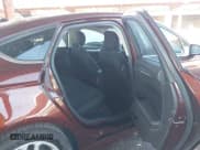 ✅ 2015 Ford Fusion SE • VIN: 3FA6P0HD6FR183772 • Lot: 43646414. Wystawiony na IAAI z przebiegiem 246 000 mil. Bezpłatny archiwum sprzedaży aukcyjnych z USA i szczegółowy raport historii pojazdu na DreamBid. Zdjęcie 8.