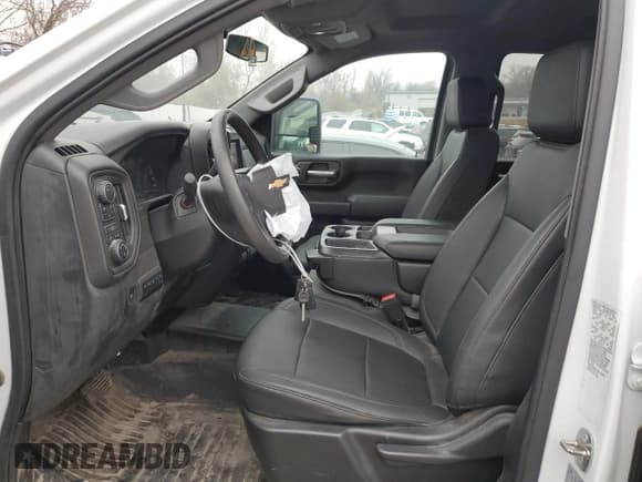 ✅ 2022 Chevrolet Silverado 2500HD • VIN: 1GB5YLE71NF335721 • Lot: 93628005. Wystawiony na Copart z przebiegiem 58 046 mil. Bezpłatny archiwum sprzedaży aukcyjnych z USA i szczegółowy raport historii pojazdu na DreamBid. Zdjęcie 7.