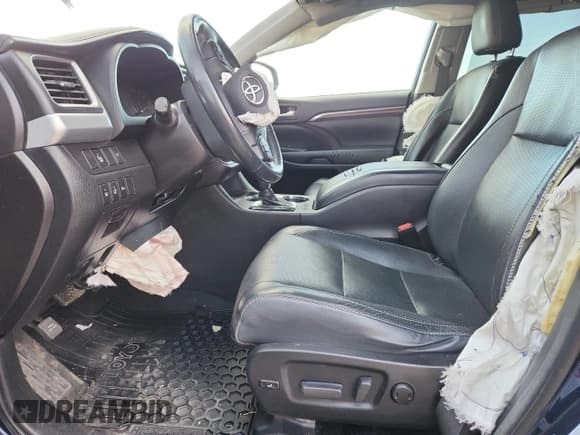 ✅ 2016 Toyota Highlander Limited • VIN: 5TDDKRFH8GS252518 • Lot: 90712745. Listed on Copart with 185,345 mi. Free auction sales archive from the USA and detailed vehicle history report at DreamBid. Image 7.