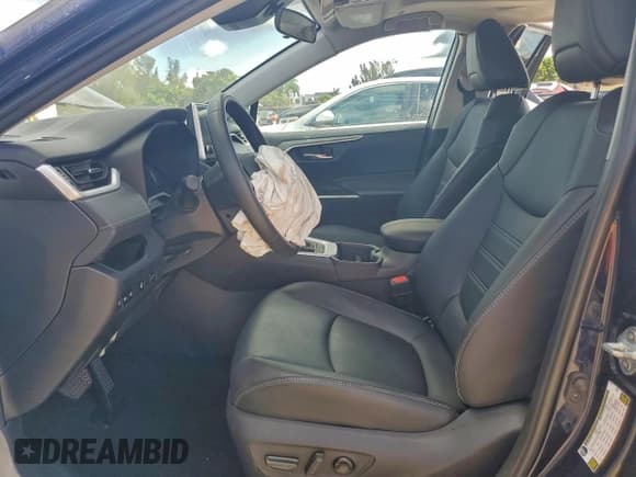 ✅ 2024 Toyota RAV4 XLE Premium • VIN: 2T3A1RFV0RW442746 • Лот: 96070495. Опубликован ранее на Copart с пробегом Не указан. Бесплатный доступ к архиву аукционных продаж из США и подробный отчёт об истории автомобиля на DreamBid. Изображение 7.