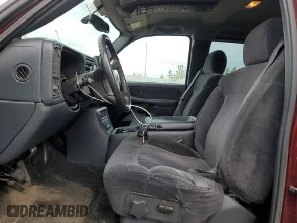 2000 Chevrolet Silverado 2500 LT z VIN 1GCGK29U3YE277394, wystawiony jako Copart lot #56497605 z przebiegiem 341 398 mil mil oraz Czysty tytuł • Clean title. Historia ofert i sprzedaży dostępna na DreamBid. Obrazek 7.