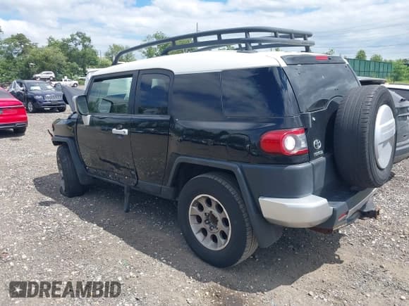 ✅ 2013 Toyota FJ Cruiser • VIN: JTEBU4BF2DK173157 • Lot: 39718611. Wystawiony na IAAI z przebiegiem 178 886 mil. Bezpłatny archiwum sprzedaży aukcyjnych z USA i szczegółowy raport historii pojazdu na DreamBid. Zdjęcie 3.