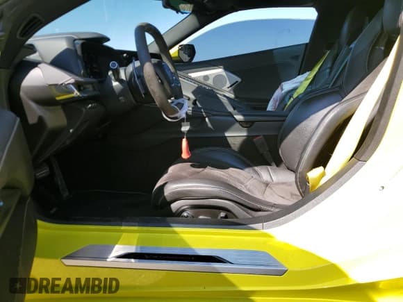 ✅ 2020 Chevrolet Corvette 2LT • VIN: 1G1Y72D41L5000127 • Lot: 80295905. Wystawiony na Copart z przebiegiem 51 822 mil. Bezpłatny archiwum sprzedaży aukcyjnych z USA i szczegółowy raport historii pojazdu na DreamBid. Zdjęcie 7.