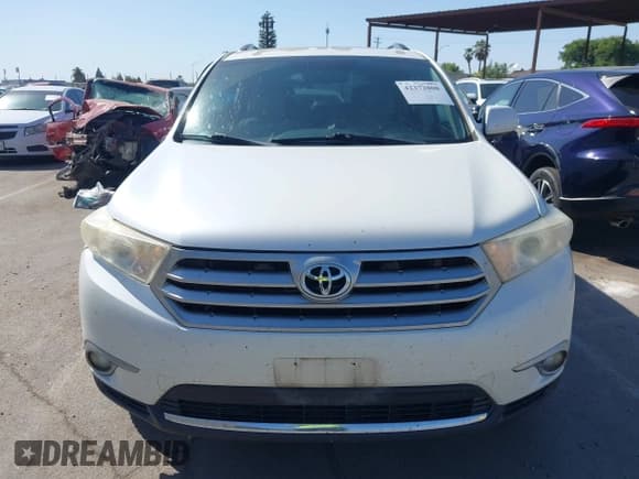 ✅ 2013 Toyota Highlander • VIN: 5TDZK3EH7DS127798 • Lot: 42372808. Listed on IAAI with 176,190 mi. Free auction sales archive from the USA and detailed vehicle history report at DreamBid. Image 12.
