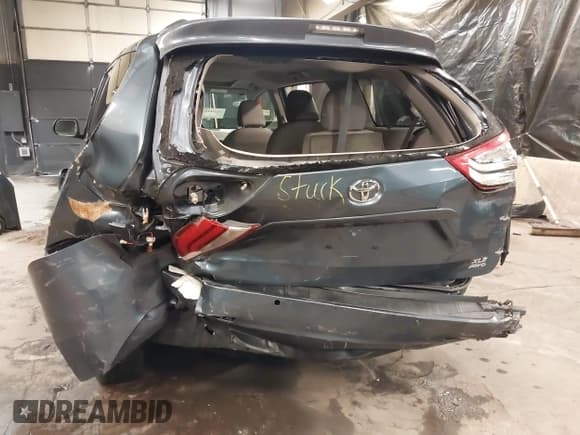 ✅ 2017 Toyota Sienna XLE • VIN: 5TDDZ3DC5HS164964 • Lot: 41516182. Listed on IAAI with 62,287 mi. Free auction sales archive from the USA and detailed vehicle history report at DreamBid. Image 6.