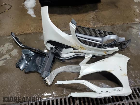 ✅ 2017 Mercedes-Benz GLE 63 S AMG • VIN: 4JGDA7FB0HA891389 • Лот: 86385514. Опубликован ранее на Copart с пробегом Не указан. Бесплатный доступ к архиву аукционных продаж из США и подробный отчёт об истории автомобиля на DreamBid. Изображение 15.