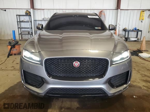 ✅ 2020 Jaguar F-Pace 25t Checkered Flag Edition • VIN: SADCP2FX8LA651937 • Lot: 62865745. Wystawiony na Copart z przebiegiem 35 090 mil. Bezpłatny archiwum sprzedaży aukcyjnych z USA i szczegółowy raport historii pojazdu na DreamBid. Zdjęcie 5.