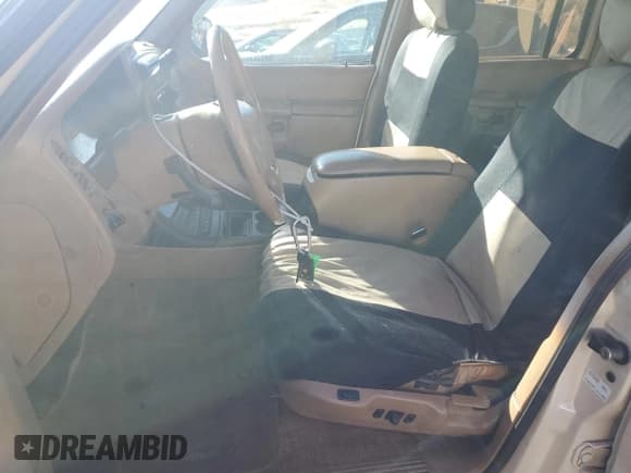 ✅ 1996 Ford Explorer XLT • VIN: 1FMDU35P6TZB13802 • Lot: 90514735. Listed on Copart with 168,246 mi. Free auction sales archive from the USA and detailed vehicle history report at DreamBid. Image 7.