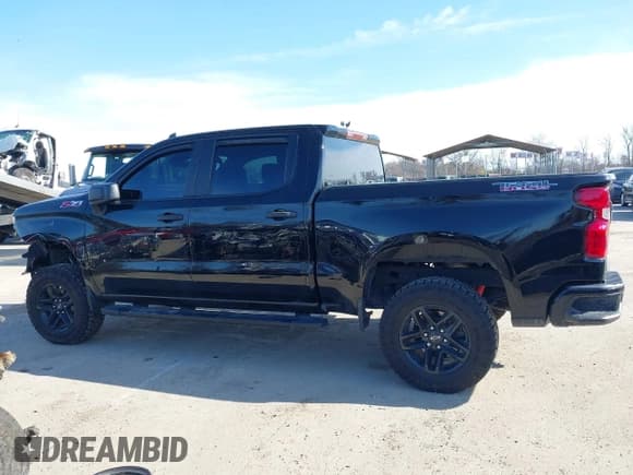 ✅ 2023 Chevrolet Silverado 1500 Custom Trail Boss • VIN: 3GCPDCEK2PG137008 • Lot: 41492242. Wystawiony na IAAI z przebiegiem 13 264 mil. Bezpłatny archiwum sprzedaży aukcyjnych z USA i szczegółowy raport historii pojazdu na DreamBid. Zdjęcie 15.