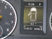 ✅ 2018 Volkswagen Tiguan • VIN: WVGBV7AX7JK002294 • Lot: 43472868. Wystawiony na IAAI z przebiegiem 114 737 mil. Bezpłatny archiwum sprzedaży aukcyjnych z USA i szczegółowy raport historii pojazdu na DreamBid. Zdjęcie 16.