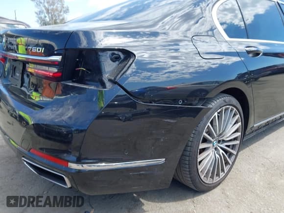 ✅ 2022 BMW 7 Series 750i xDrive • VIN: WBA7U2C00NCK89037 • Lot: 43061960. Wystawiony na IAAI z przebiegiem 30 841 mil. Bezpłatny archiwum sprzedaży aukcyjnych z USA i szczegółowy raport historii pojazdu na DreamBid. Zdjęcie 20.