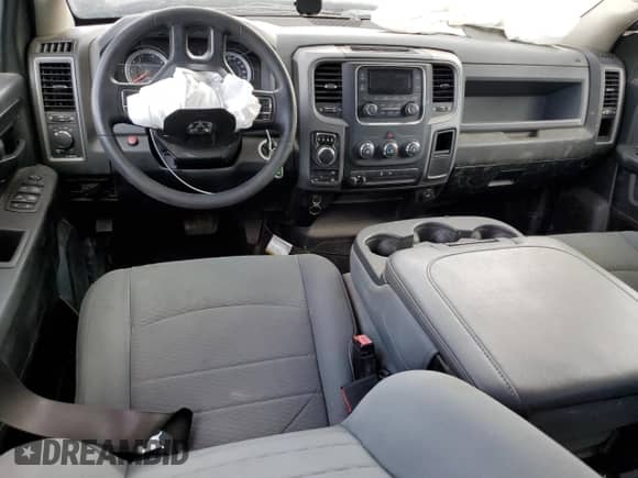 2020 Ram 1500 Tradesman z VIN 1C6RR7ST7LS149101, wystawiony jako Copart lot #64644365 z przebiegiem 135 573 mil mil oraz Szkoda całkowita • Salvage title. Historia ofert i sprzedaży dostępna na DreamBid. Obrazek 8.