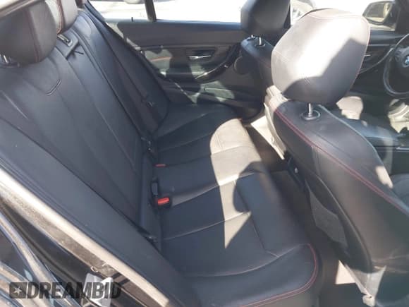 ✅ 2015 BMW 3 Series 335i • VIN: WBA3A9G55FNS66512 • Lot: 41147480. Wystawiony na IAAI z przebiegiem 120 800 mil. Bezpłatny archiwum sprzedaży aukcyjnych z USA i szczegółowy raport historii pojazdu na DreamBid. Zdjęcie 8.