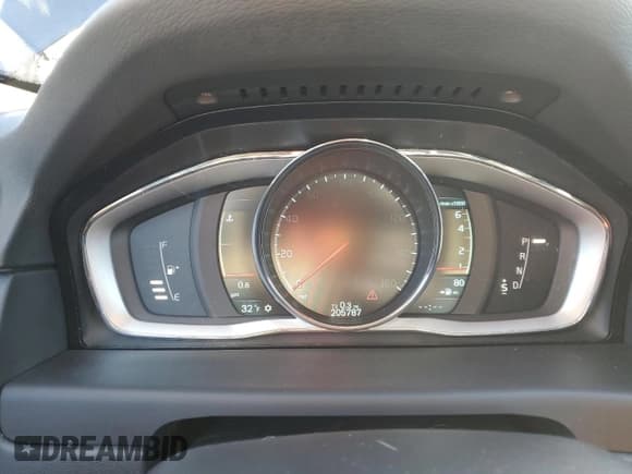 ✅ 2015 Volvo XC70 T6 Platinum • VIN: YV4902ND2F1202028 • Lot: 43417965. Listed on Copart with 205,787 mi. Free auction sales archive from the USA and detailed vehicle history report at DreamBid. Image 9.