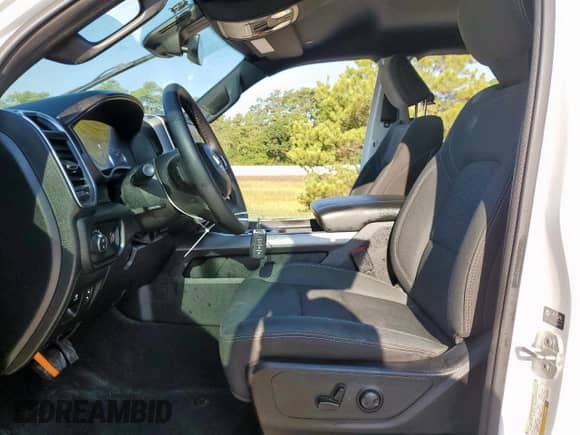 2025 Ram 1500 Lone Star с VIN 1C6RREBG9SN561458, выставлен на аукционе Copart как лот 70940815 с пробегом 13 321 миль миль и Чистый • Clean title. История ставок и продаж доступна на DreamBid. Изображение 7.