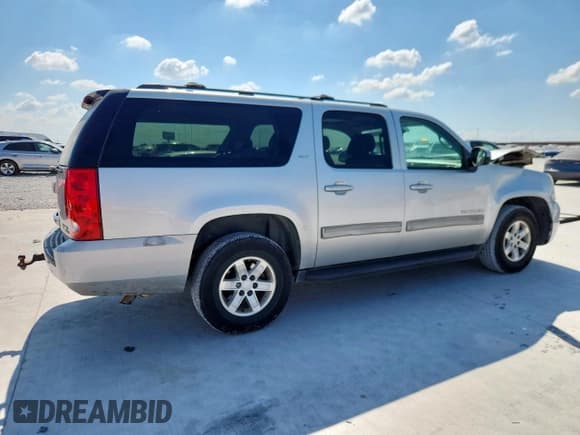 ✅ 2010 GMC Yukon XL SLT • VIN: 1GKUCKE08AR208514 • Lot: 82360335. Wystawiony na Copart z przebiegiem 238 920 mil. Bezpłatny archiwum sprzedaży aukcyjnych z USA i szczegółowy raport historii pojazdu na DreamBid. Zdjęcie 3.