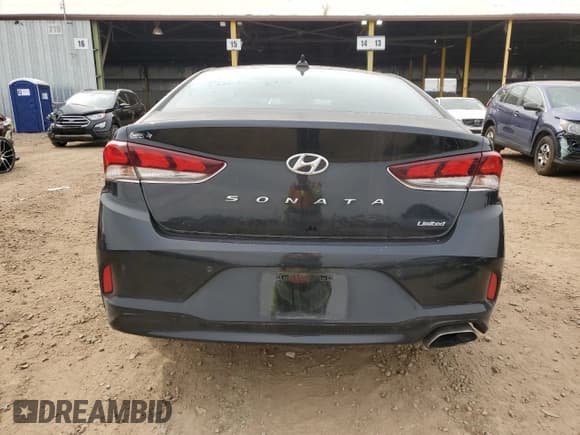 ✅ 2018 Hyundai Sonata Limited • VIN: 5NPE34AF4JH660831 • Lot: 43309553. Listed on Copart with 68,503 mi. Free auction sales archive from the USA and detailed vehicle history report at DreamBid. Image 6.