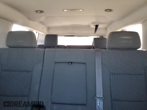 ✅ 2016 Chevrolet Suburban LS • VIN: 1GNSCGKC4GR263492 • Lot: 76676714. Wystawiony na Copart z przebiegiem 108 279 mil. Bezpłatny archiwum sprzedaży aukcyjnych z USA i szczegółowy raport historii pojazdu na DreamBid. Zdjęcie 10.