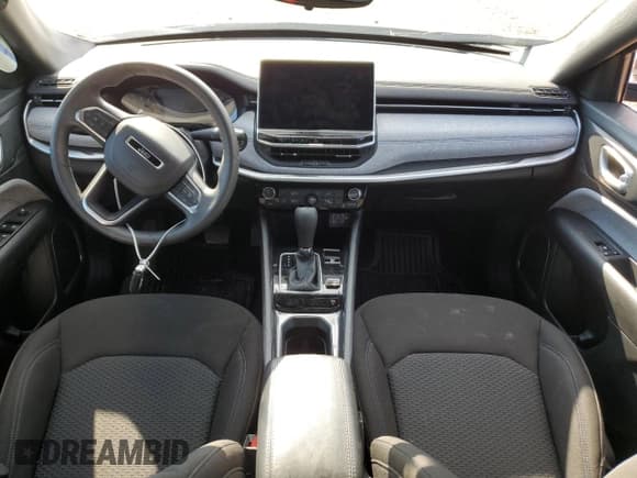 ✅ 2024 Jeep Compass Sport • VIN: 3C4NJDAN6RT105145 • Лот: 68882325. Опубликован ранее на Copart с пробегом Не указан. Бесплатный доступ к архиву аукционных продаж из США и подробный отчёт об истории автомобиля на DreamBid. Изображение 8.