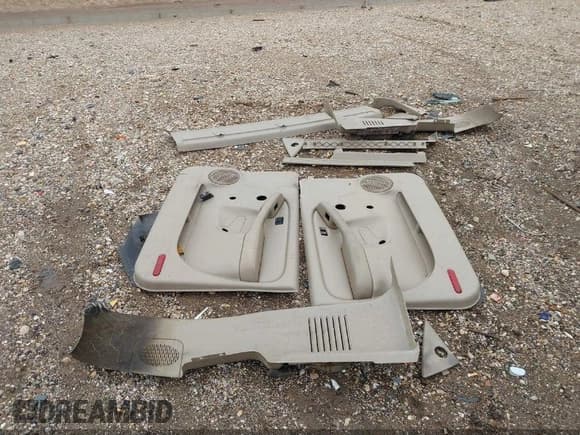 ✅ 2003 Chevrolet Silverado 1500 LS • VIN: 1GCEC14X73Z164338 • Lot: 43808175. Wystawiony na IAAI z przebiegiem Nie podano. Bezpłatny archiwum sprzedaży aukcyjnych z USA i szczegółowy raport historii pojazdu na DreamBid. Zdjęcie 12.