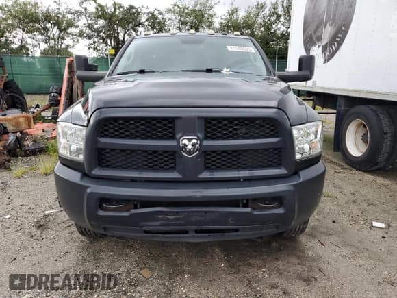 ✅ 2018 Ram 3500 Tradesman • VIN: 3C63RRGL0JG305154 • Лот: 81585535. Опубликован ранее на Copart с пробегом 158 520 миль. Бесплатный доступ к архиву аукционных продаж из США и подробный отчёт об истории автомобиля на DreamBid. Изображение 5.