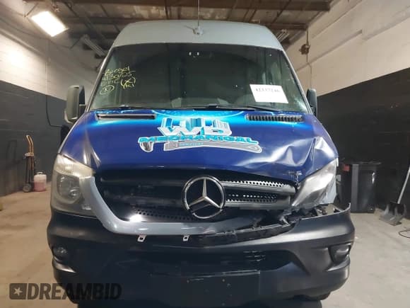 ✅ 2018 Mercedes-Benz Sprinter Cargo Worker • VIN: WD3PE8CD6JP594965 • Lot: 42337246. Listed on IAAI with 289,658 mi. Free auction sales archive from the USA and detailed vehicle history report at DreamBid. Image 6.