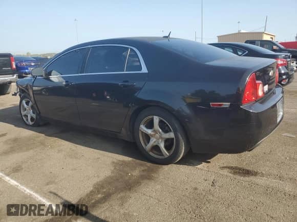 2010 Chevrolet Malibu 1LS z VIN 1G1ZB5EB2A4131409, wystawiony jako Copart lot #67846974 z przebiegiem 244 870 mil mil oraz Szkoda całkowita • Salvage title. Historia ofert i sprzedaży dostępna na DreamBid. Obrazek 2.