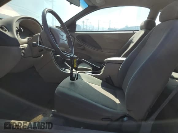 ✅ 2001 Ford Mustang Standard • VIN: 1FAFP40481F221849 • Lot: 91284285. Wystawiony na Copart z przebiegiem 110 389 mil. Bezpłatny archiwum sprzedaży aukcyjnych z USA i szczegółowy raport historii pojazdu na DreamBid. Zdjęcie 7.