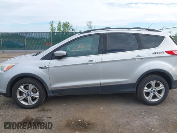 ✅ 2013 Ford Escape SE • VIN: 1FMCU9G98DUB49888 • Lot: 43019232. Wystawiony na IAAI z przebiegiem 140 255 mil. Bezpłatny archiwum sprzedaży aukcyjnych z USA i szczegółowy raport historii pojazdu na DreamBid. Zdjęcie 14.