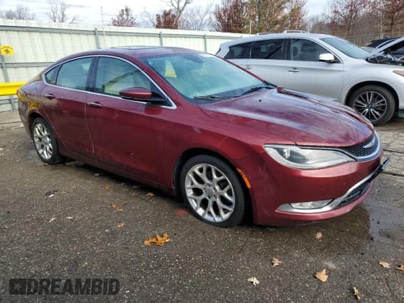 ✅ 2015 Chrysler 200 C • VIN: 1C3CCCEG0FN624330 • Lot: 92374185. Wystawiony na Copart z przebiegiem 164 456 mil. Bezpłatny archiwum sprzedaży aukcyjnych z USA i szczegółowy raport historii pojazdu na DreamBid. Zdjęcie 4.