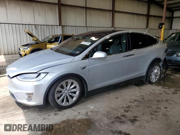 ✅ 2016 Tesla Model X 70D • VIN: 5YJXCBE27GF018275 • Лот: 72080015. Опубликован ранее на Copart с пробегом Не указан. Бесплатный доступ к архиву аукционных продаж из США и подробный отчёт об истории автомобиля на DreamBid. Изображение 1.