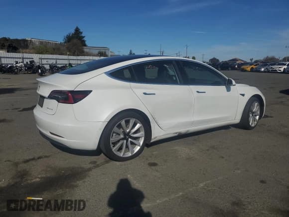 ✅ 2018 Tesla Model 3 Long Range Battery • VIN: 5YJ3E1EB4JF146712 • Lot: 90523515. Wystawiony na Copart z przebiegiem 95 223 mil. Bezpłatny archiwum sprzedaży aukcyjnych z USA i szczegółowy raport historii pojazdu na DreamBid. Zdjęcie 3.