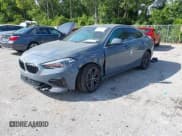 ✅ 2022 BMW 2 Series 228i • VIN: WBA53AK01N7J91794 • Lot: 43491807. Wystawiony na IAAI z przebiegiem 25 772 mil. Bezpłatny archiwum sprzedaży aukcyjnych z USA i szczegółowy raport historii pojazdu na DreamBid. Zdjęcie 2.