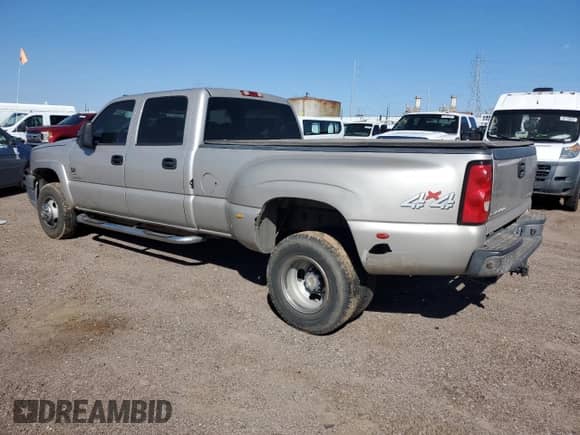 2005 Chevrolet Silverado 3500 DRW LS с VIN 1GCJK33255F891419, выставлен на аукционе Copart как лот 84474255 с пробегом 216 982 миль миль и Списание • Salvage title. История ставок и продаж доступна на DreamBid. Изображение 2.