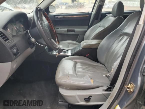 ✅ 2006 Chrysler 300 C • VIN: 2C3KA63H56H297317 • Lot: 90048425. Listed on Copart with 252,364 mi. Free auction sales archive from the USA and detailed vehicle history report at DreamBid. Image 7.